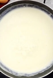 Skillet holding basic white sauce, showing thickness
